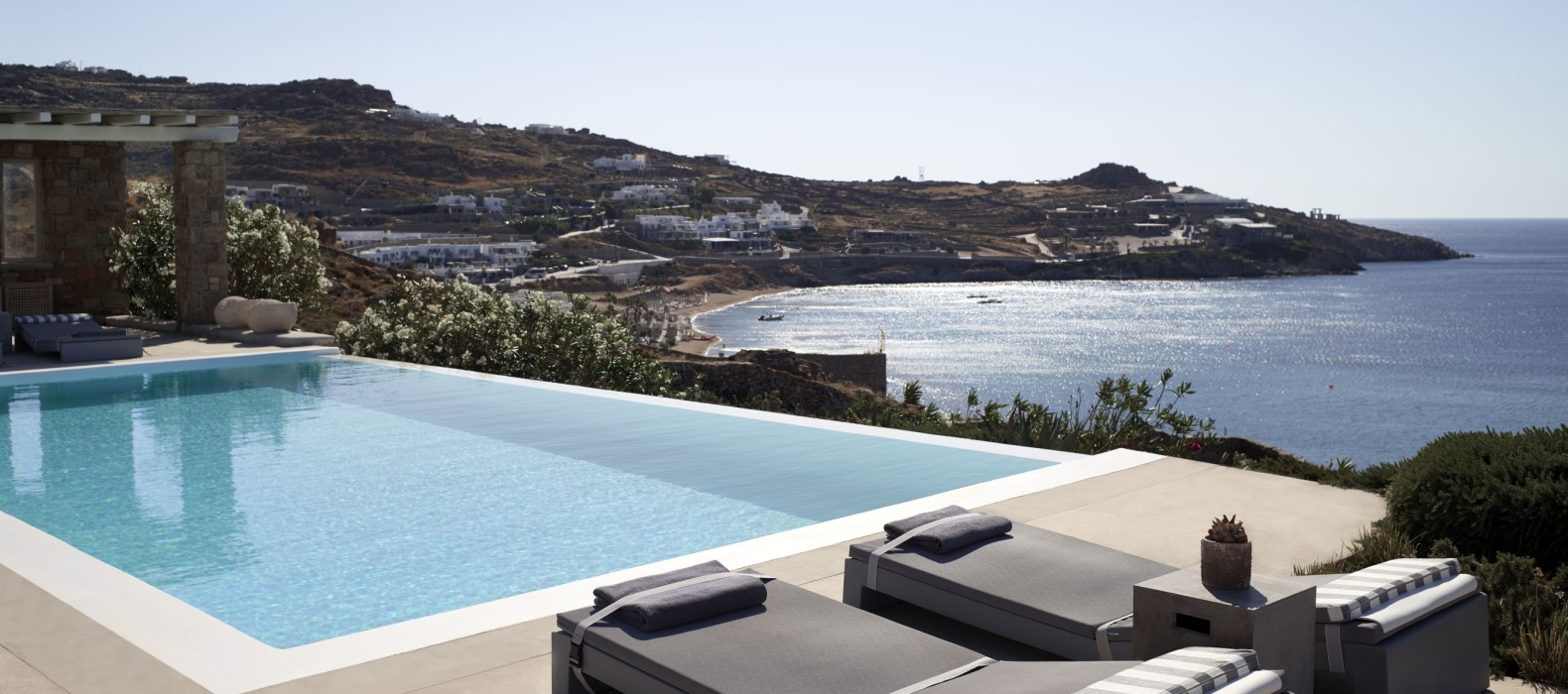 Exterior pool with sea view of Villa Golden Glades in Mykonos