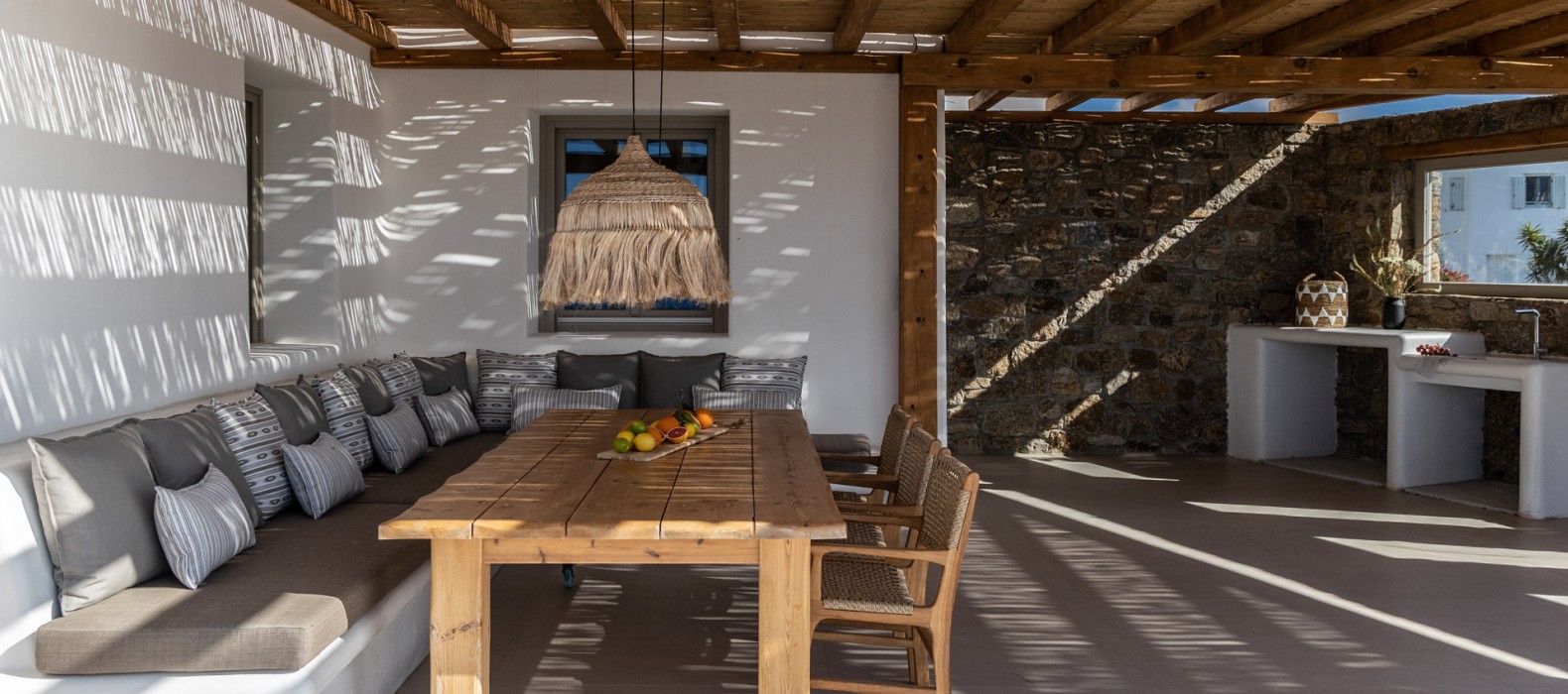 Outside area with dining table and kitchen of Villa Olivia Breeze in Mykonos