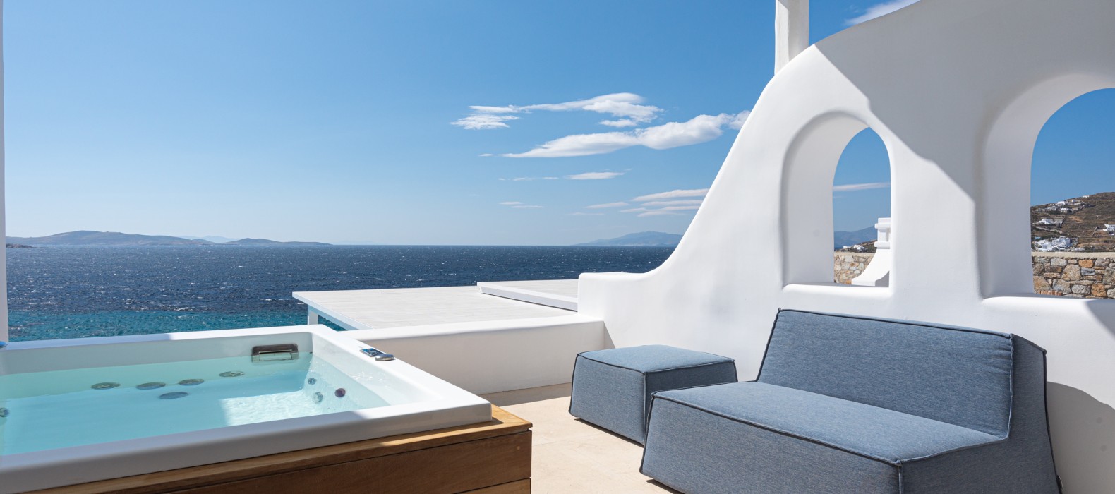 Exterior whirlpool with sea view of Villa Paradise Views in Mykonnos
