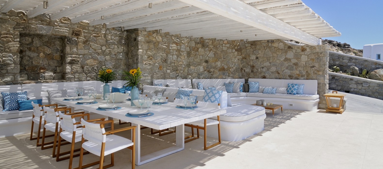 Exterior dinig table of Villa Santhia in Mykonos