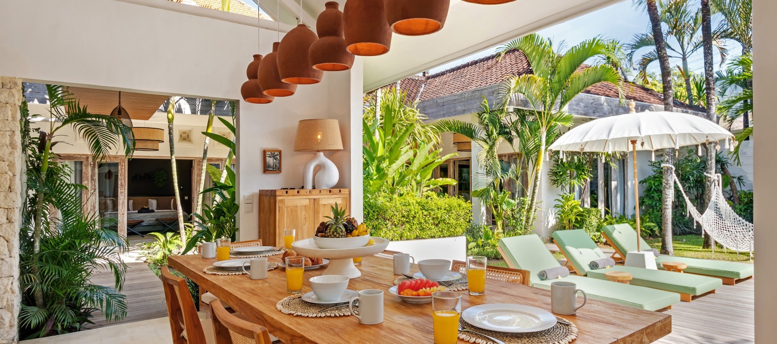Dining table of Villa Gauguin in Bali