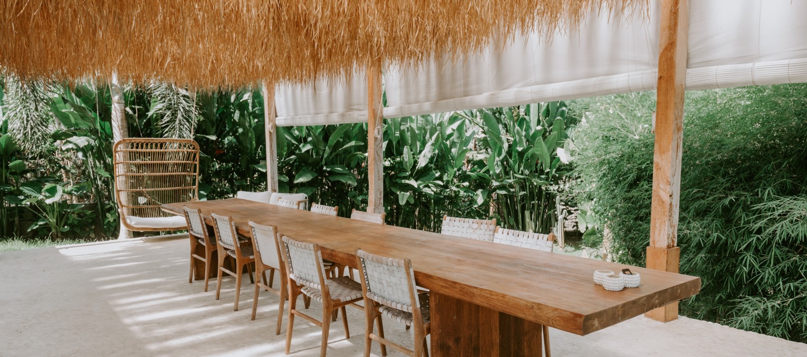 Exterior dining table of Villa Fortuna in Bali