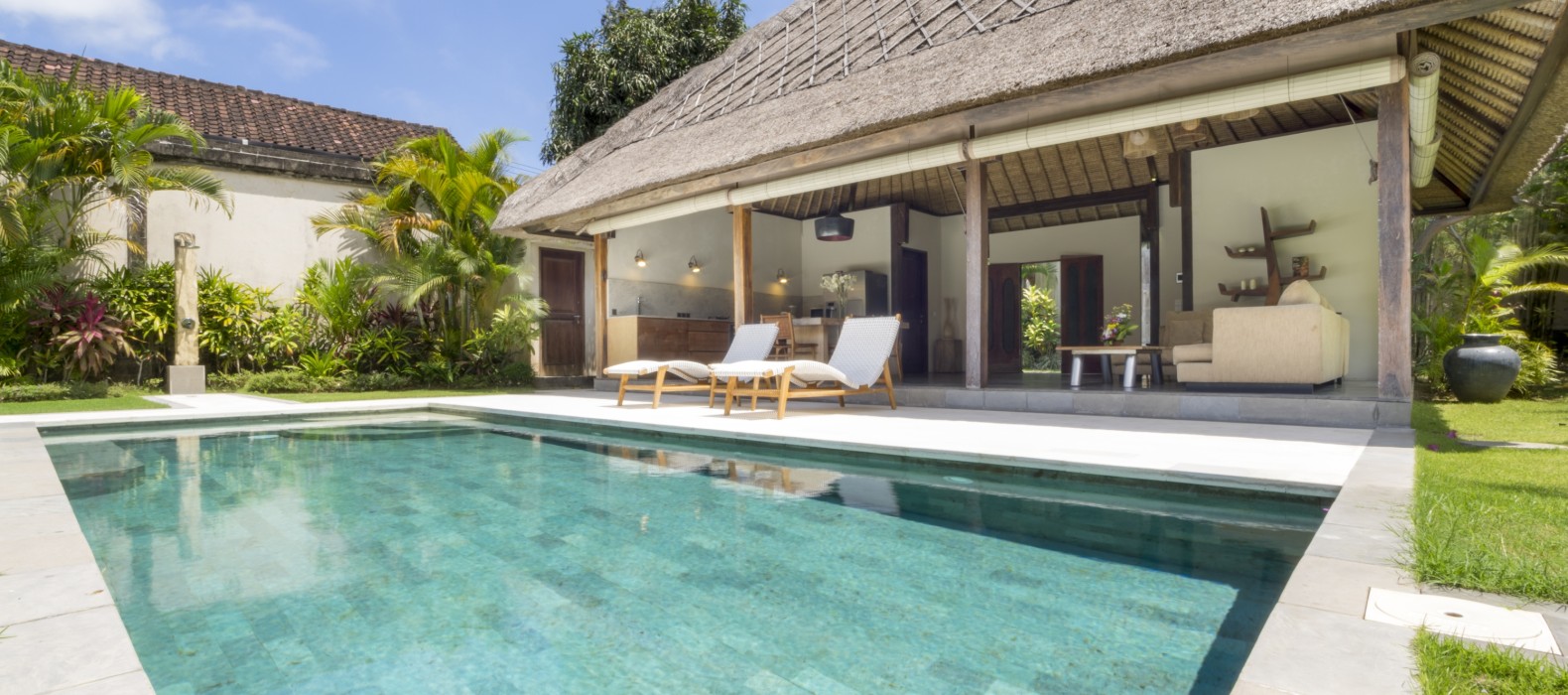 Exterior pool of Villa Kabutera in Bali