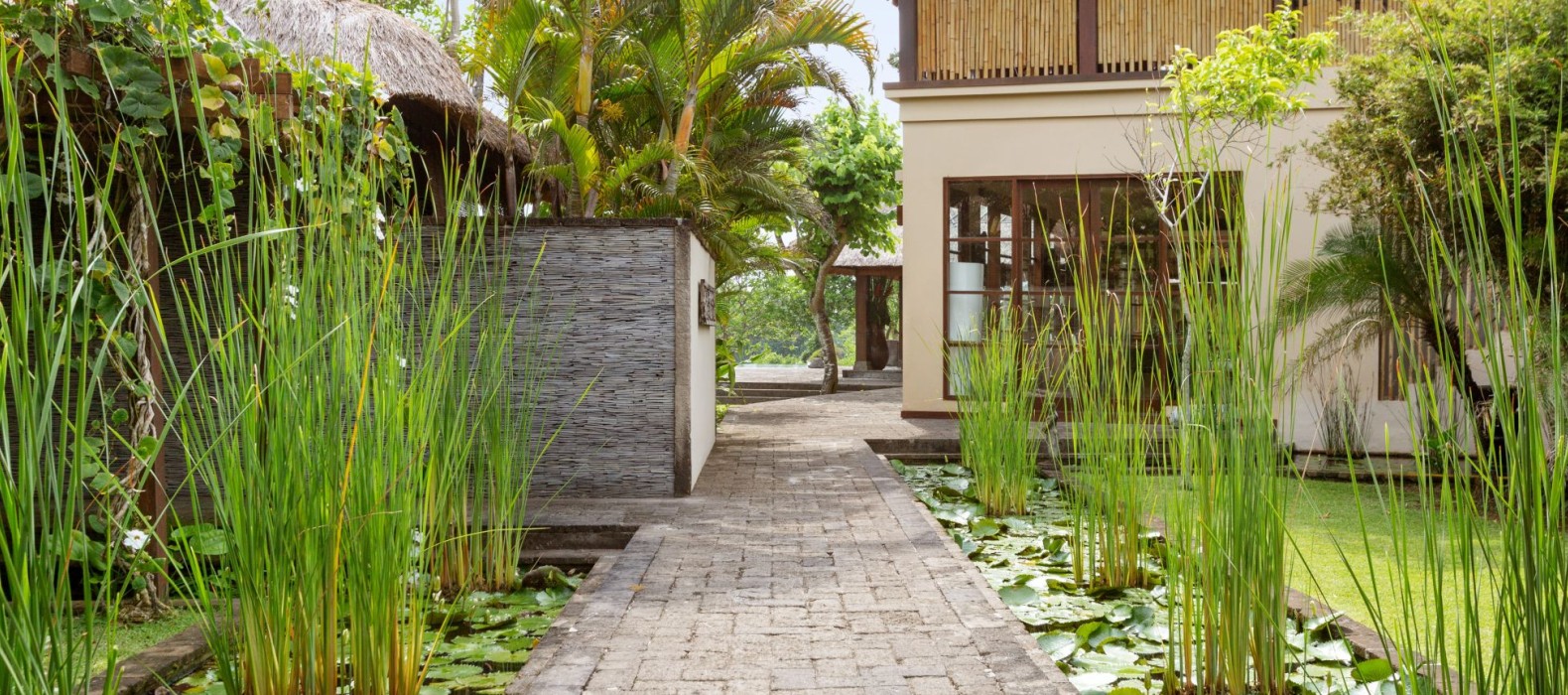 Exterior way of Villa Viva la Vida in Bali