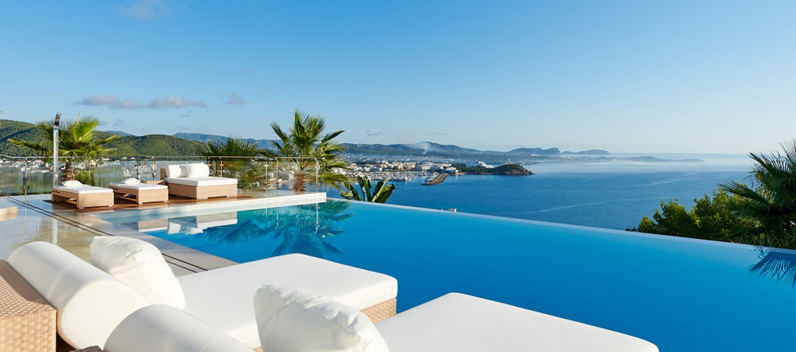 Sun loungers with sea view of Casa Petite in Ibiza