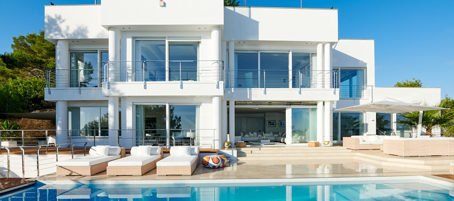 Exterior villa with pool of Casa Petite in Ibiza