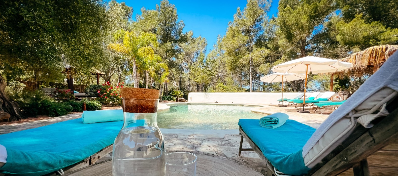 Sun loungers of Finca Cielo y Tierra in Ibiza