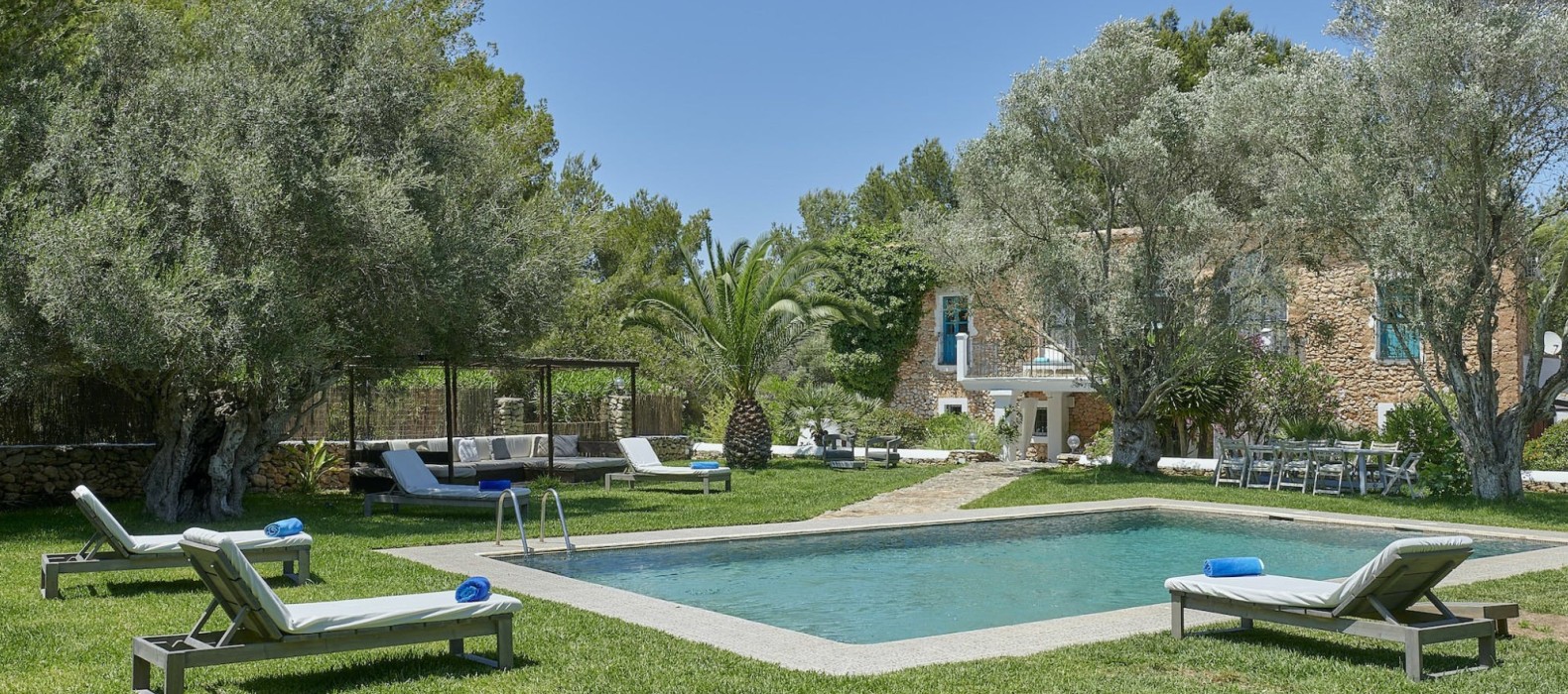 Exterior villa with pool of Finca Traditionale Ibiza