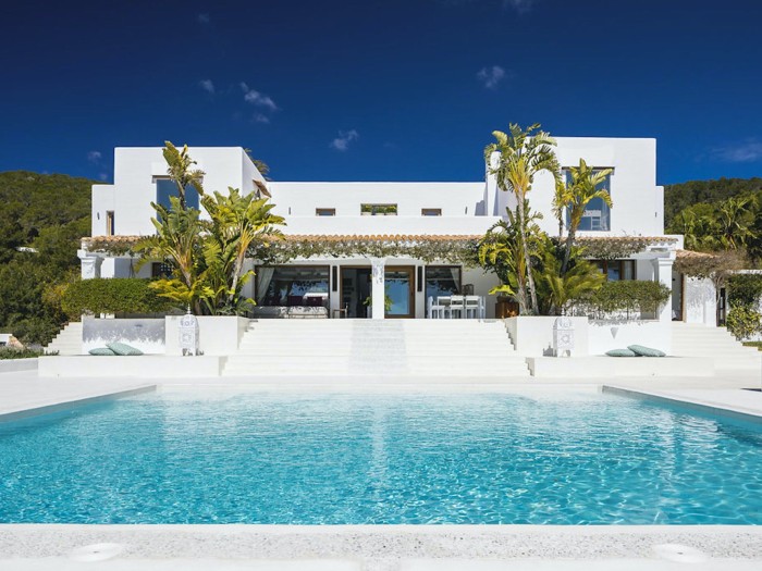 Exterior villa view with pool of Villa Glamour in Ibiza