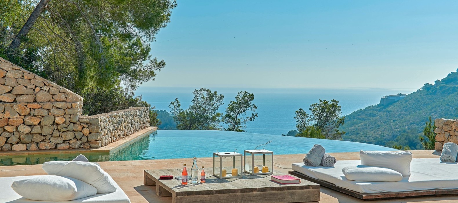 Exterior area with sea view of Villa Lemona in Ibiza