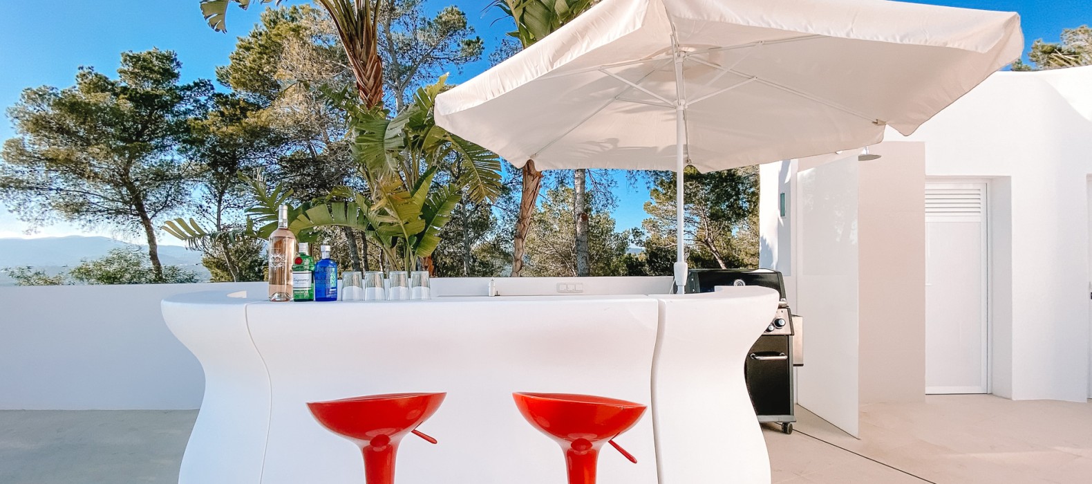Exterior bar with bbq of Villa The White Pearl in Ibiza