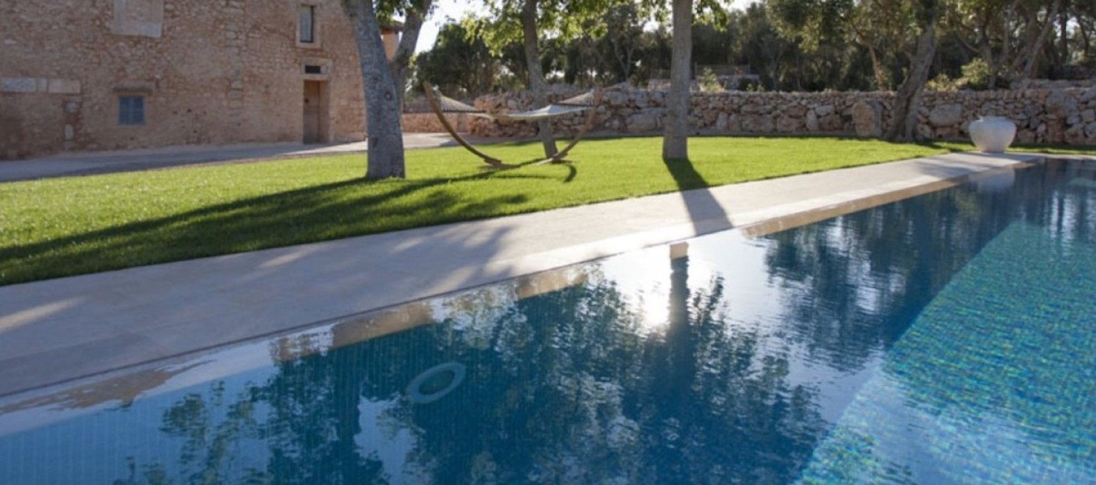 Outdoor pool area of Finca Solene in Mallorca