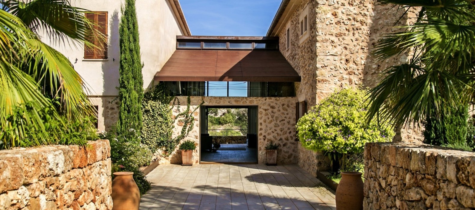 Exterior entrance of Villa Can Crystal in Mallorca