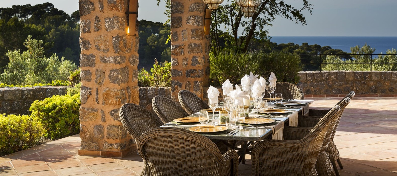 Exterior dining table of Villa Can Jungle in Mallorca