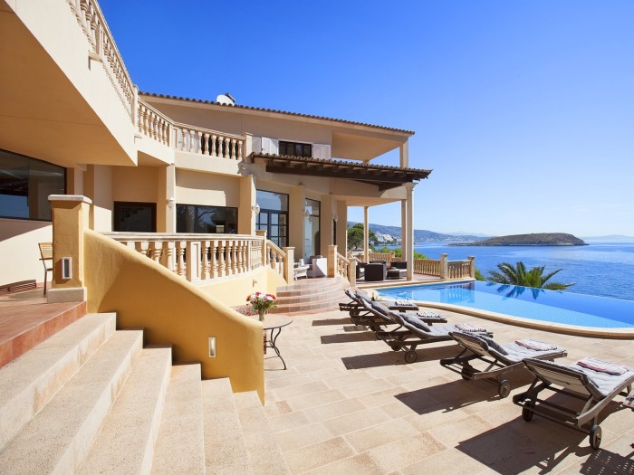 Exterior area with pool and seating Villa Eol in Mallorca