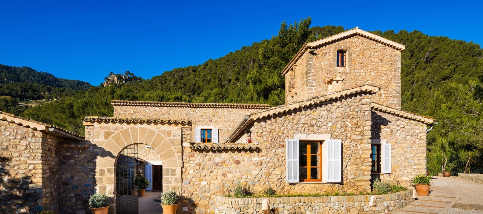 Exterior villa view of Villa Sundance in Mallorca