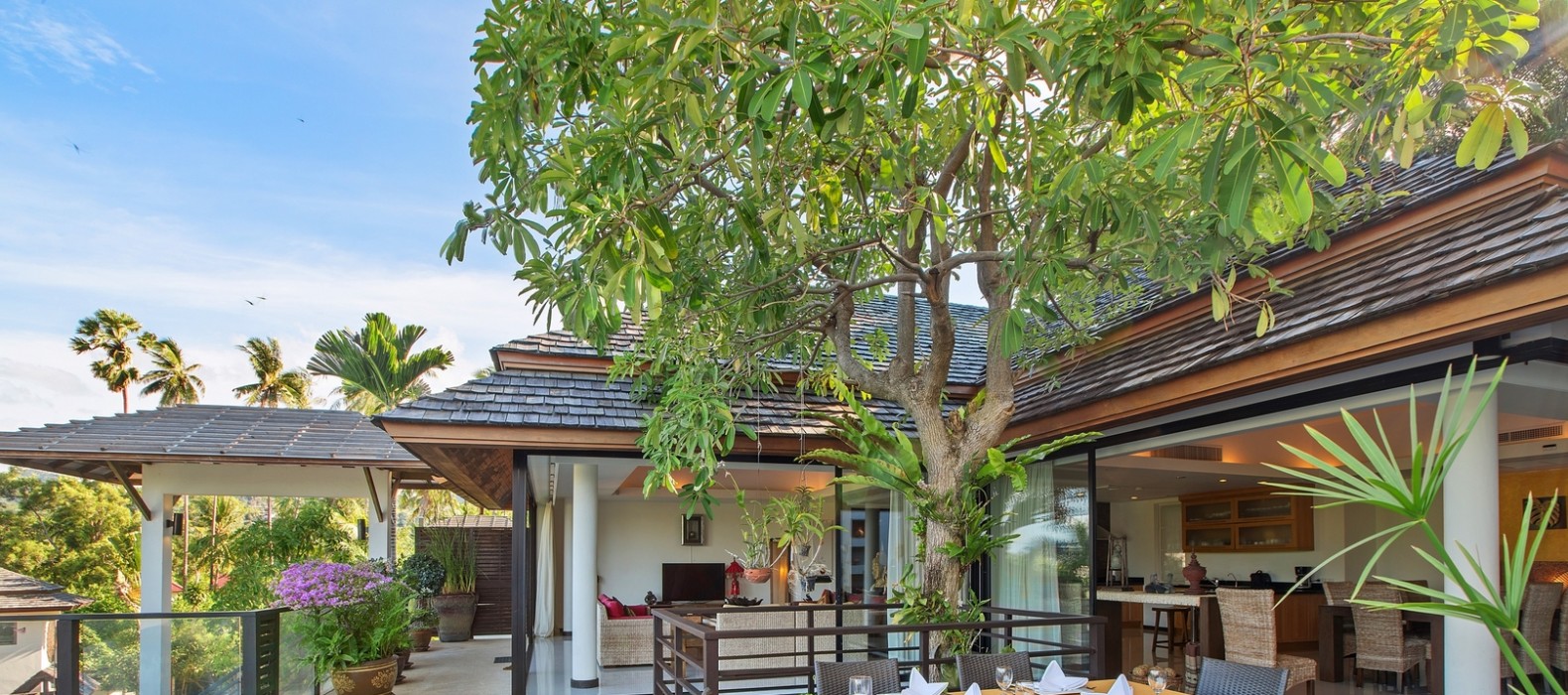 Exterior dining of Villa Delightful Samui in Koh Samui