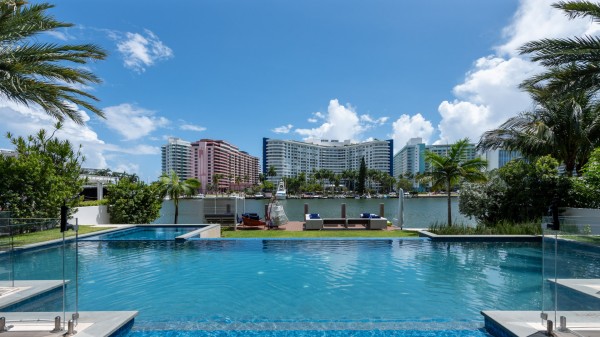 Exterior pool view of Villa Pamela in Miami