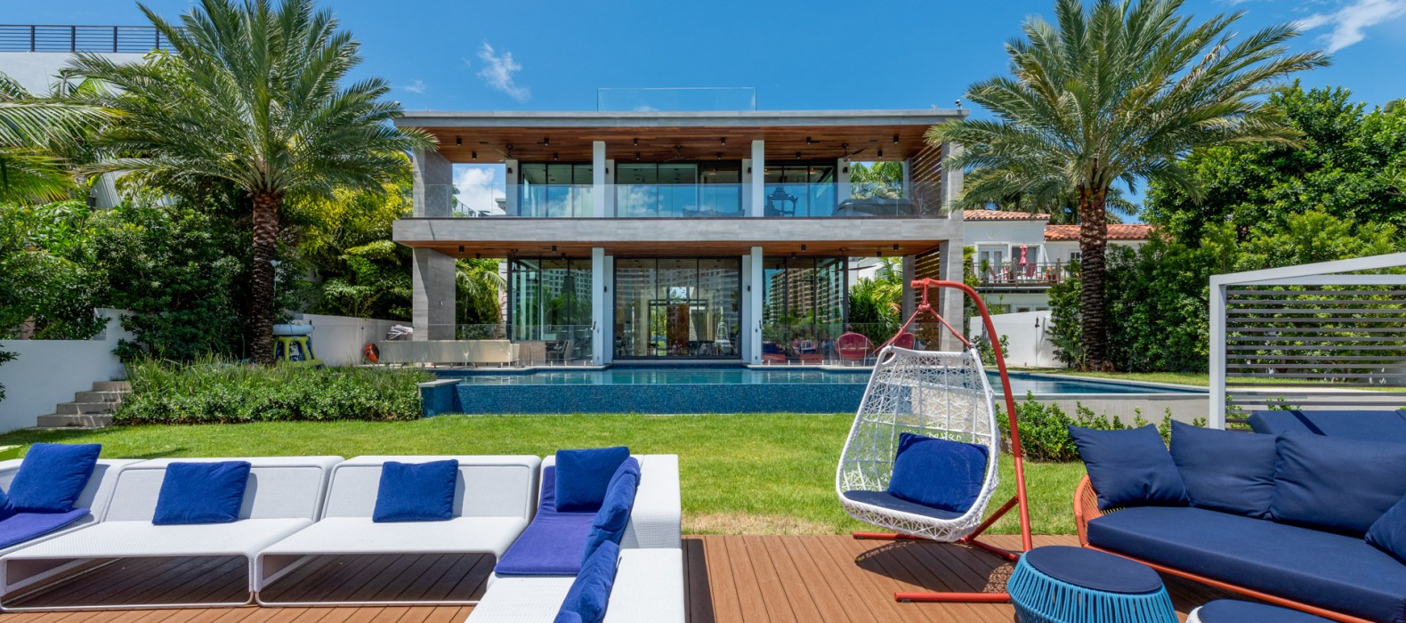 Exterior villa view of Villa Pamela in Miami
