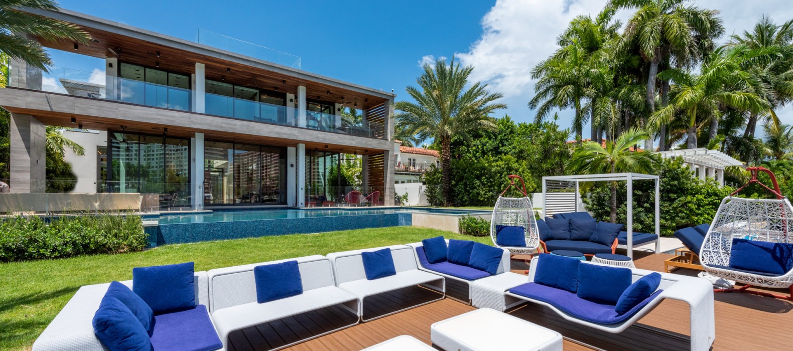 Exterior chill area of Villa Pamela in Miami